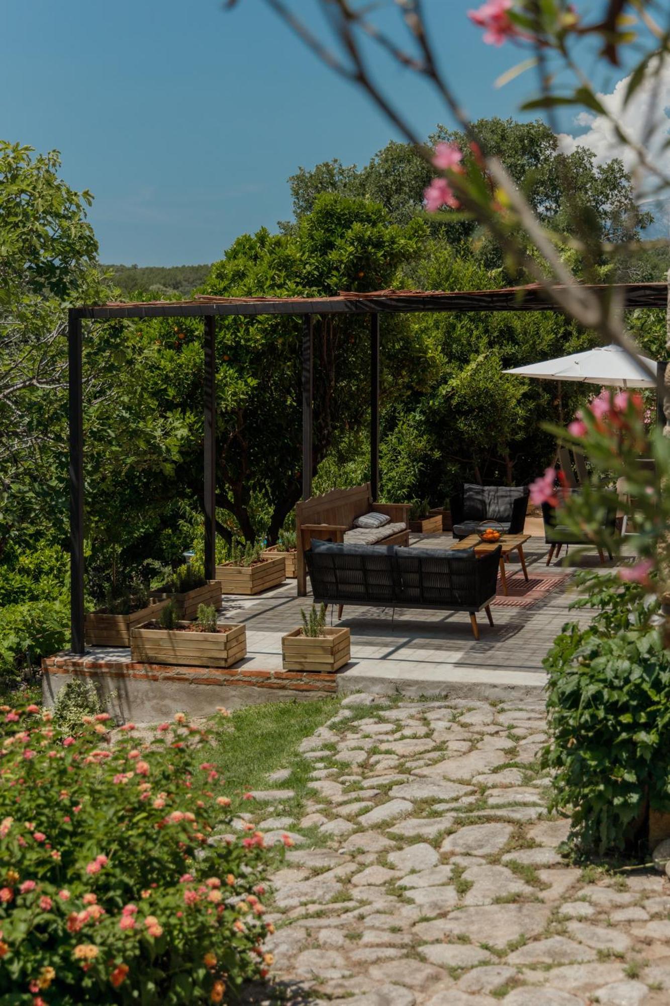 Casa Rural En Candeleda Con Piscina Y Un Maravilloso Jardin Exterior foto